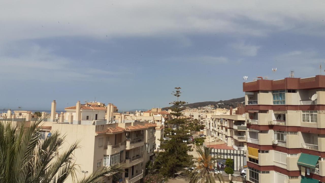 Amplio Piso Al Lado De La Playa En Nerja Apartment Exterior foto